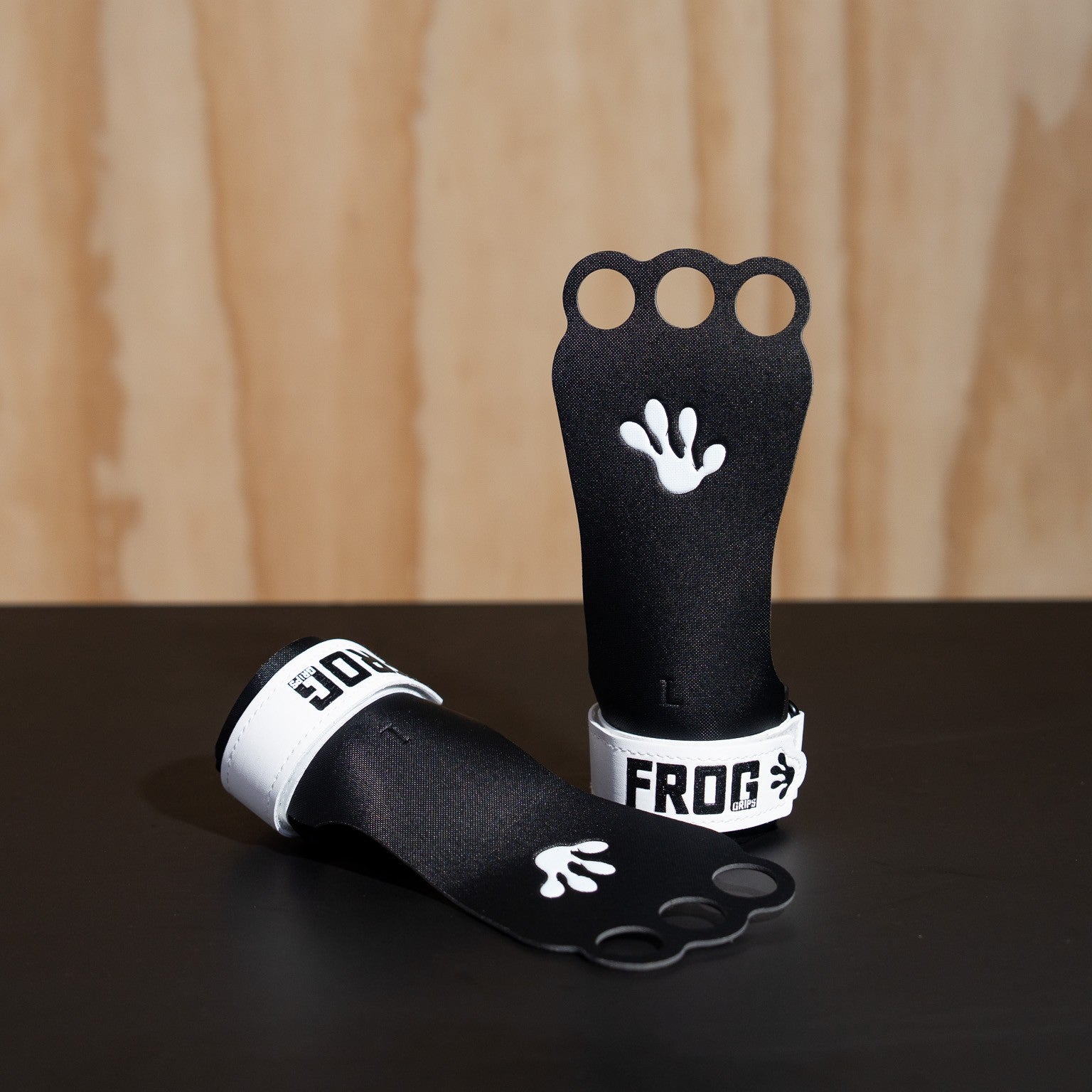 Frog Grips Base Chalk-Ready Fingerhole Gymnastic Grips – Frog