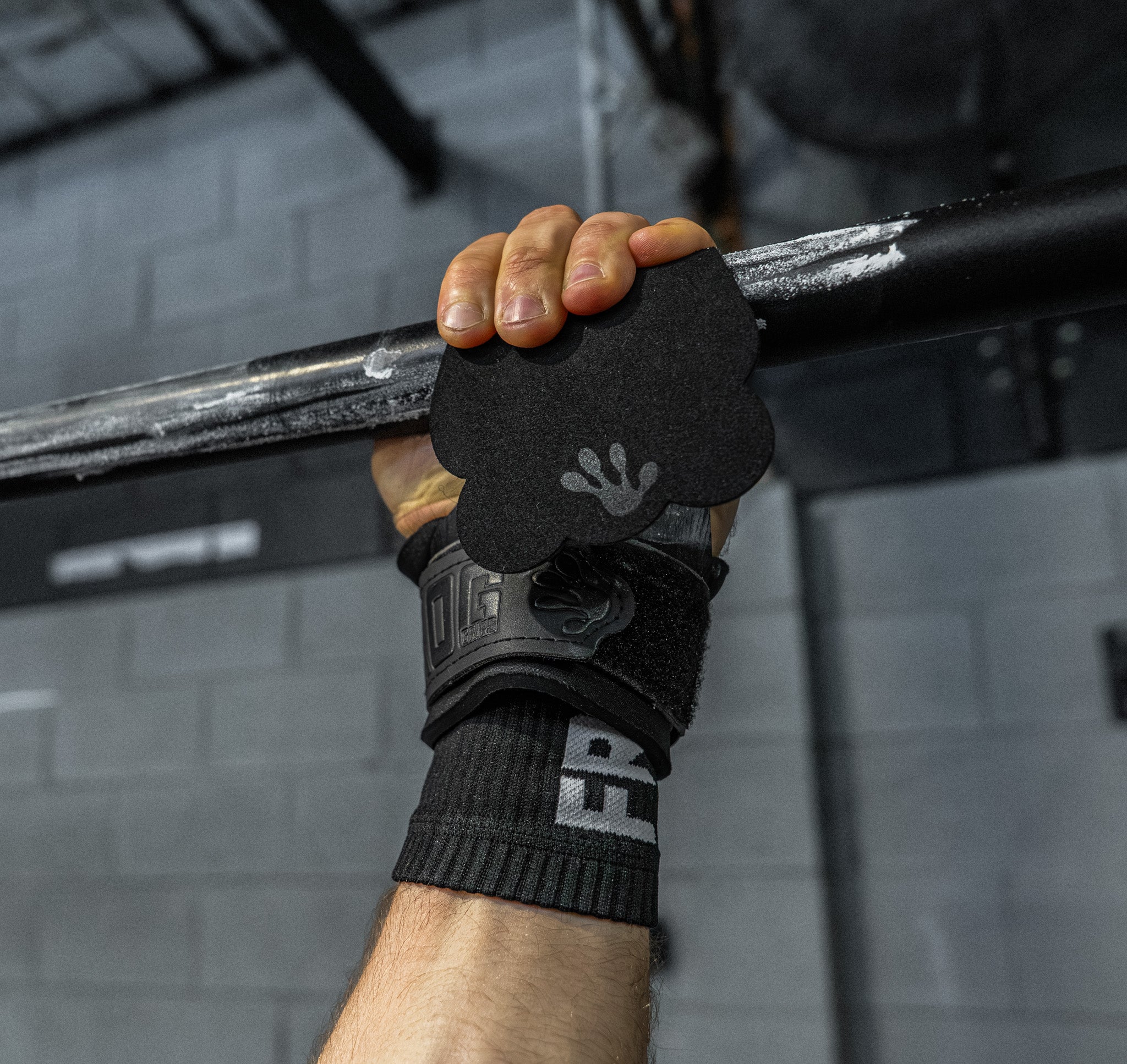 Elite Hybrid Grips – Chalk Resistant for Functional Fitness – Frog