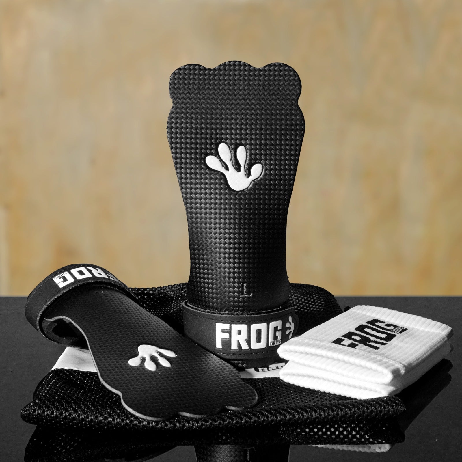 Frog Grips Base Carbon Chalk-Ready Gymnastic Grips – HD – Frog